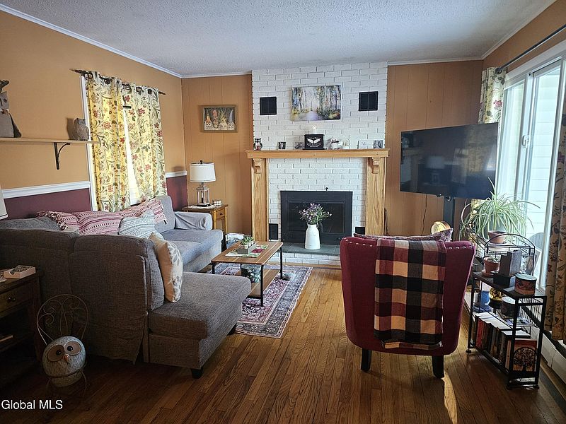 5th image of 200 Meadowbrook Road