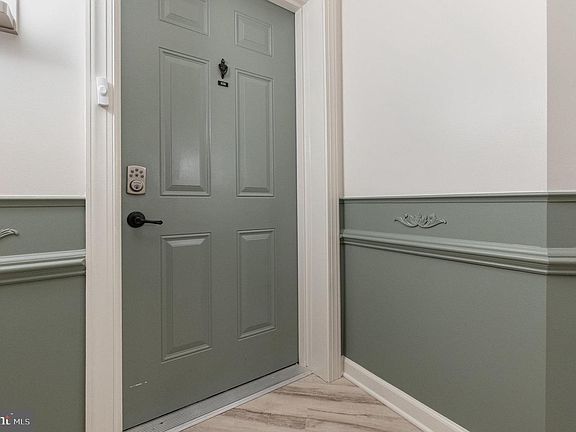 3rd image of 637 Wallingford Rd Unit 102