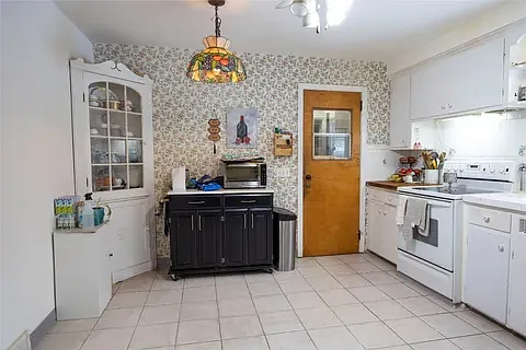 3 bed, 1590 sqft, $1,950 — Photo 2