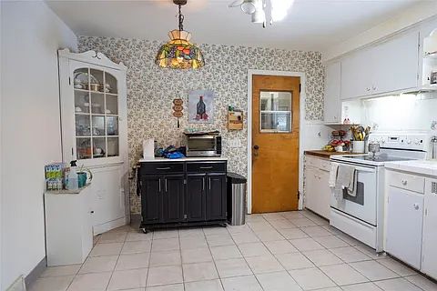 2nd image of 3613 Vestal Rd