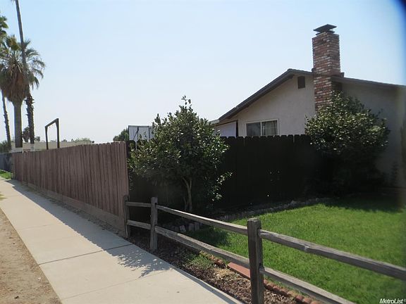 3rd image of 16511 Lewis Cir