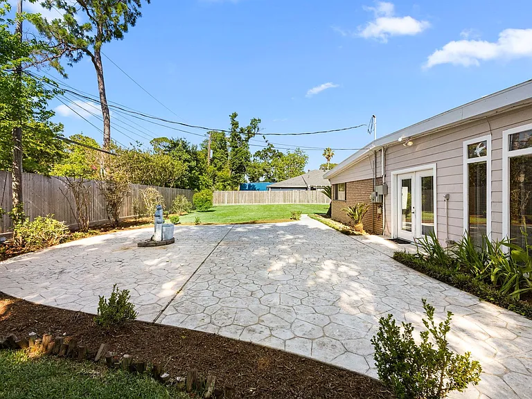 10310 Mayfield Rd — Photo 40