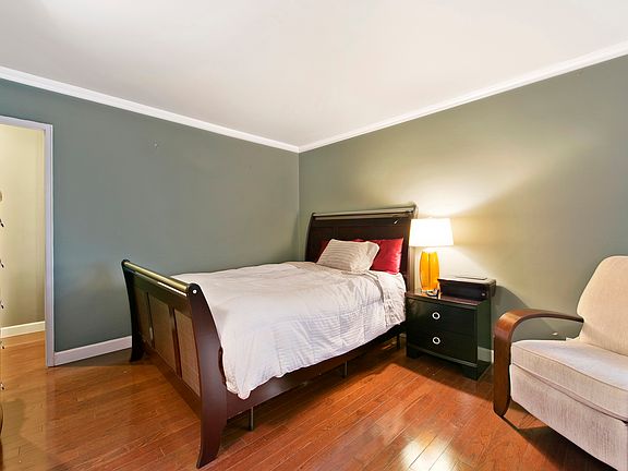3rd image of 145 E 15th St APT 9-N