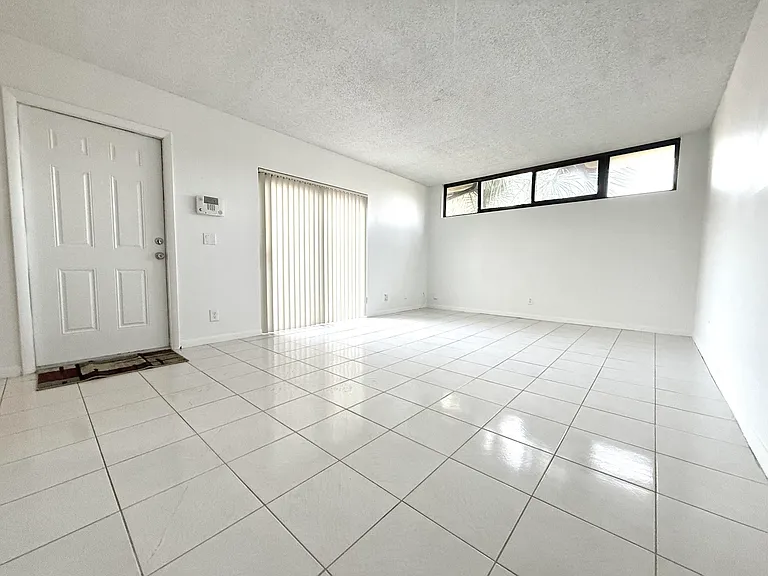 3757 Victoria Dr — Photo 7