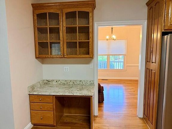 5th image of 5240 Dresden Cir