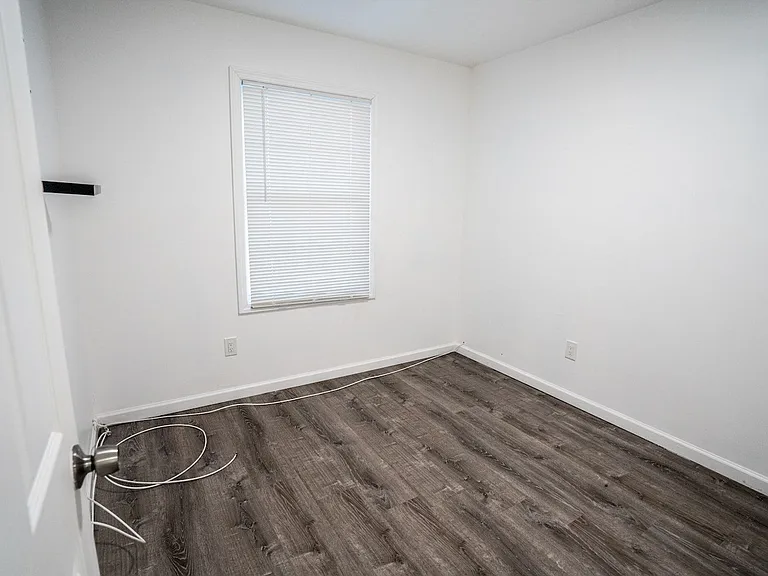 43-45 Case Ave — Photo 12