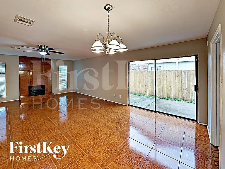 10615 Heather Hill Dr — Photo 6