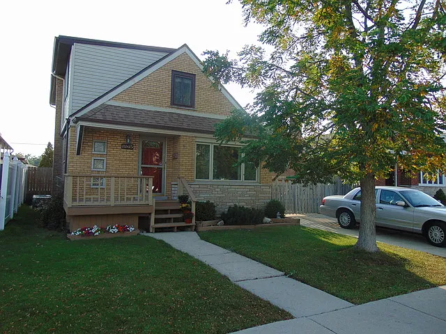 8165 S Kenneth Ave photo 1