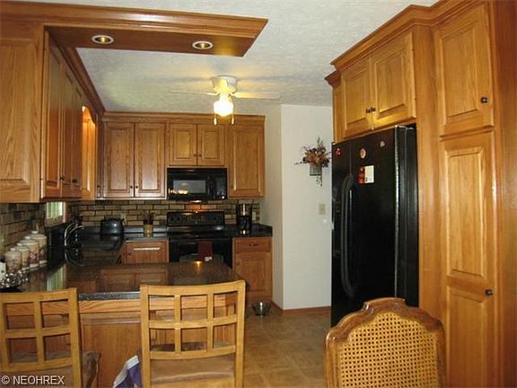 3rd image of 195 Woodsdale Dr