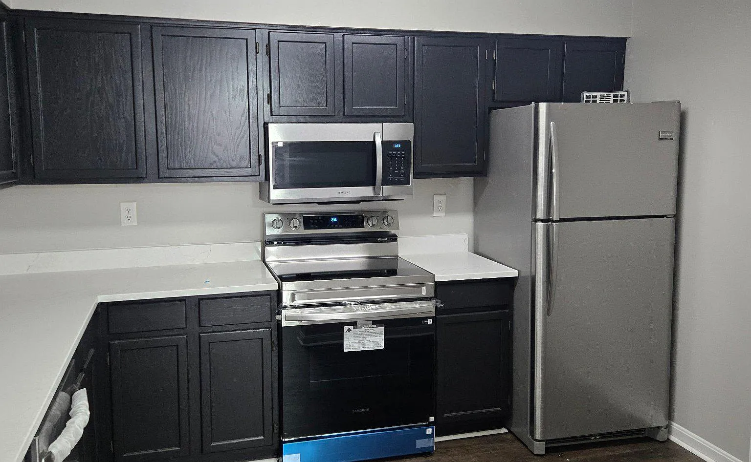 3 bed, 2.5 bath, 1610 sqft, $2,400 — Photo 2