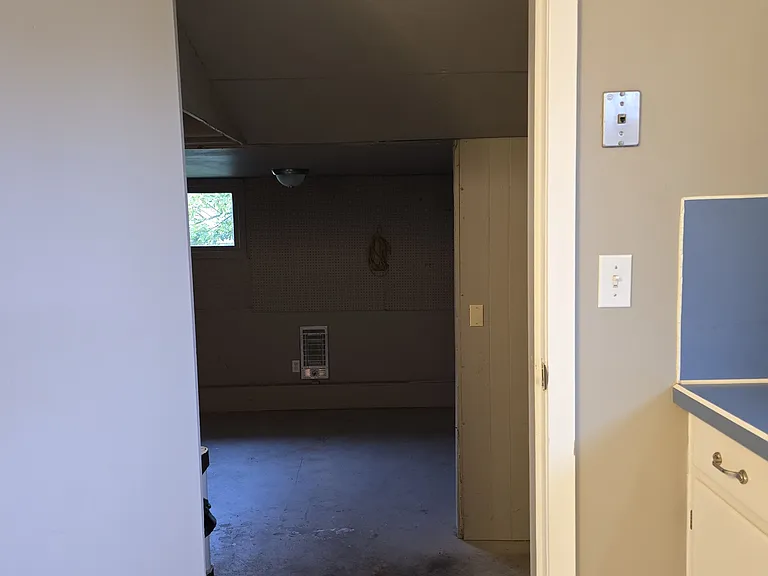 583 Delmar Dr N — Photo 29