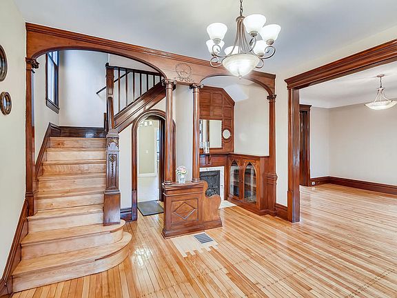 2nd image of 3033 5th Ave S