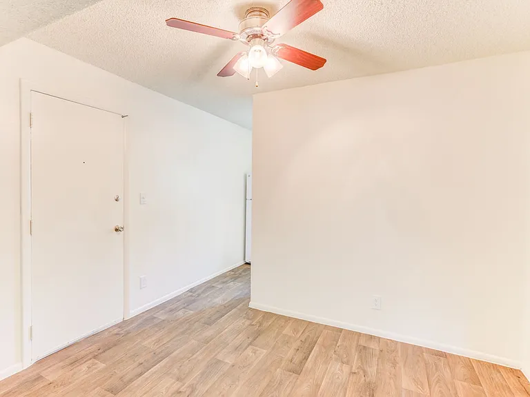 Creekside At Amherst Apartments — Photo 16