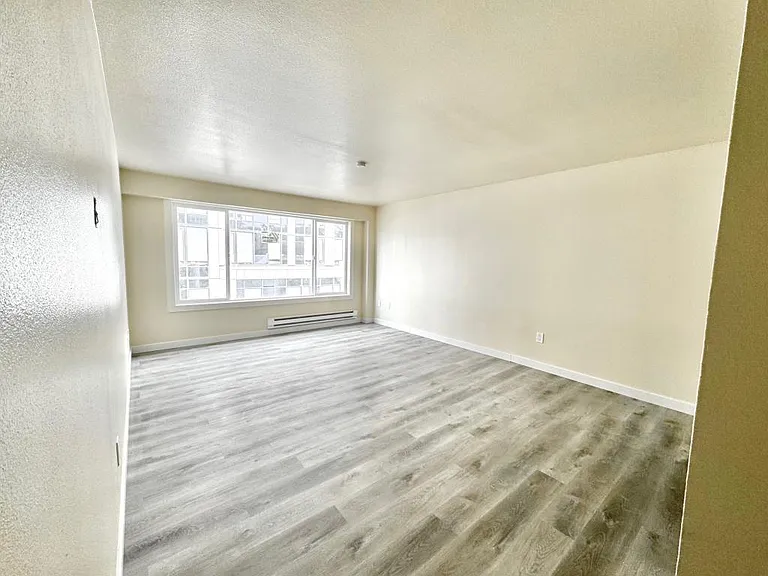 Maverick Apartments — Photo 24