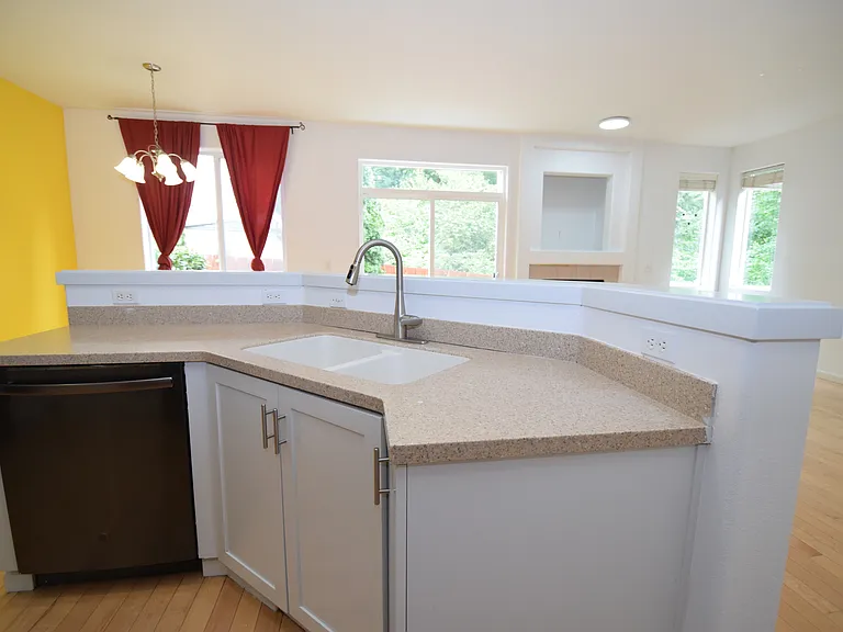 432 NE 57th Ave — Photo 10