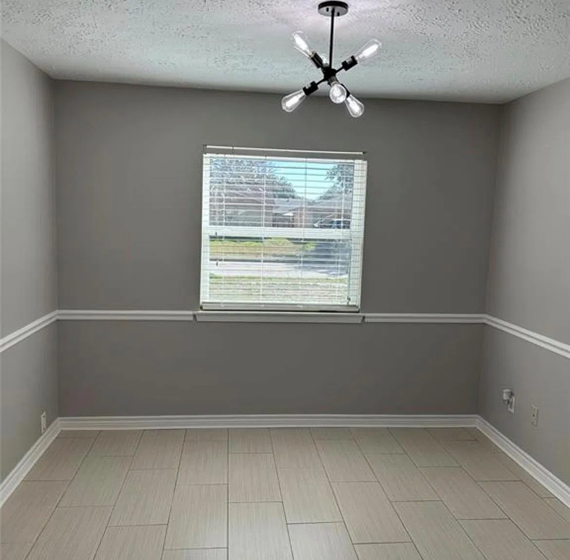 3 bed, 2.5 bath, 1884 sqft, $1,975 — Photo 4