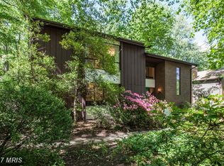 3228 Amberley Ln, Fairfax, VA 22031