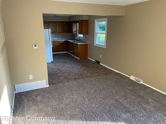2nd image of 5935 Crestmoor Dr SE