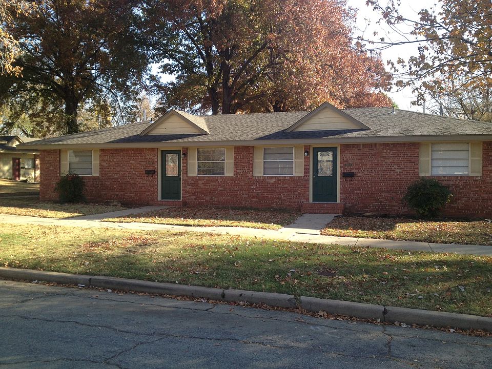 1st image of 215 S Oak St APT B