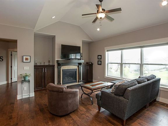 2nd image of 880 Chukar Cir