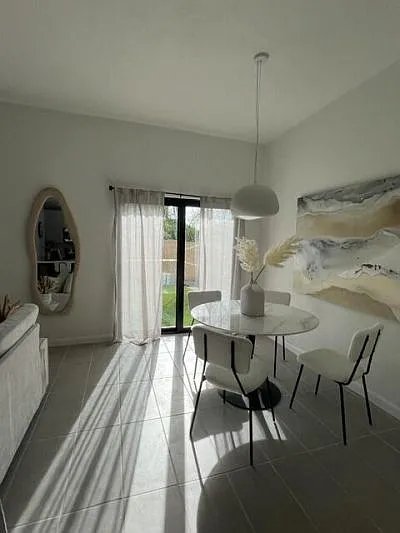3 bed, 2.5 bath, 1500 sqft, $3,500 — Photo 3