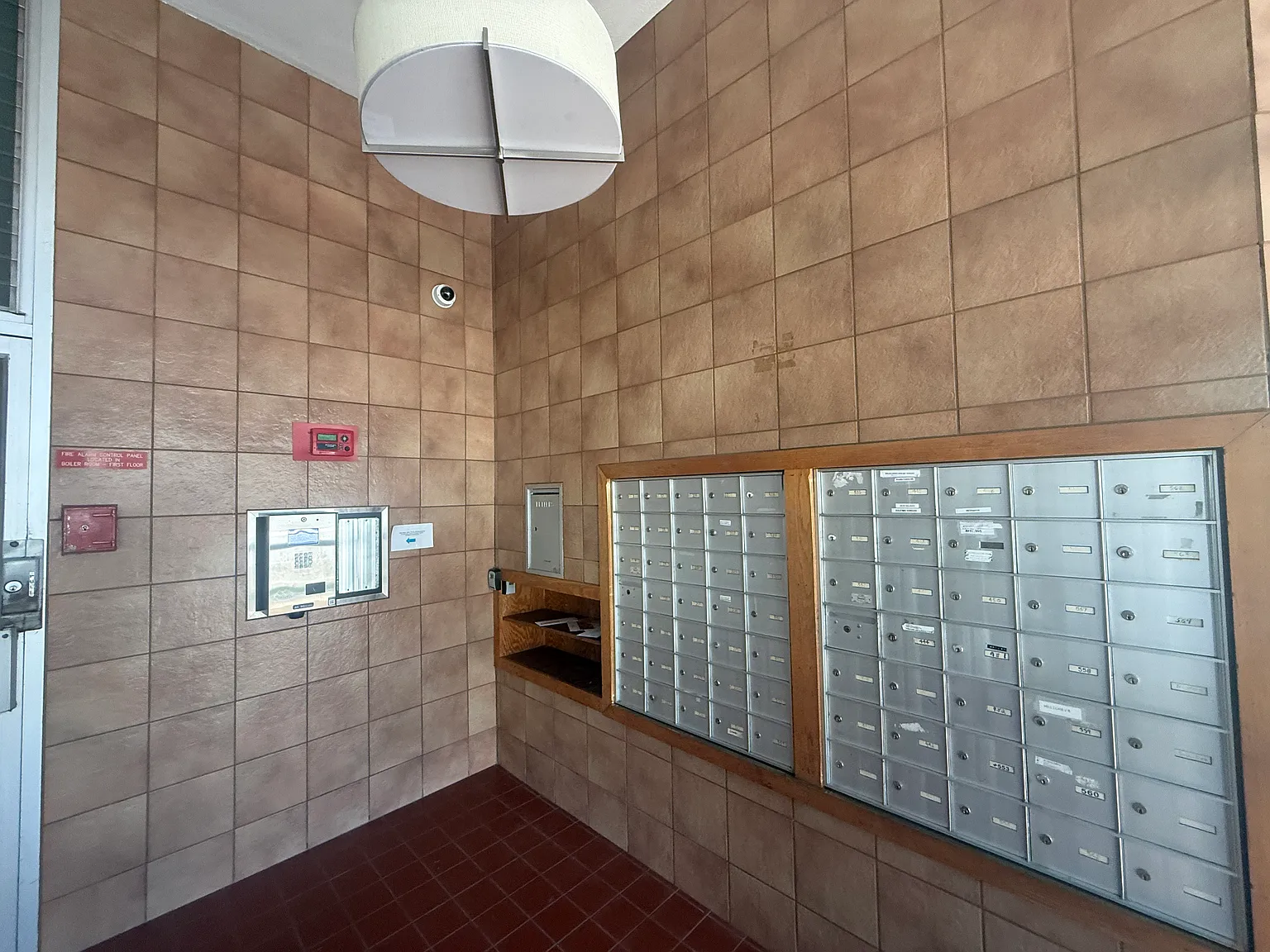 2 bed, 750 sqft, $2,400 — Photo 3