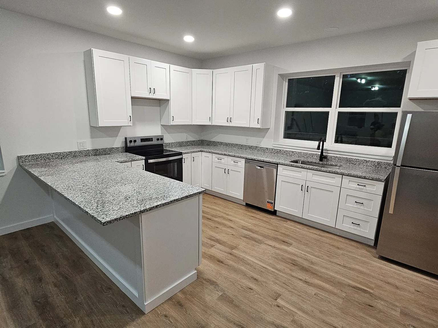 3 bed, 1860 sqft, $2,400 — Photo 3