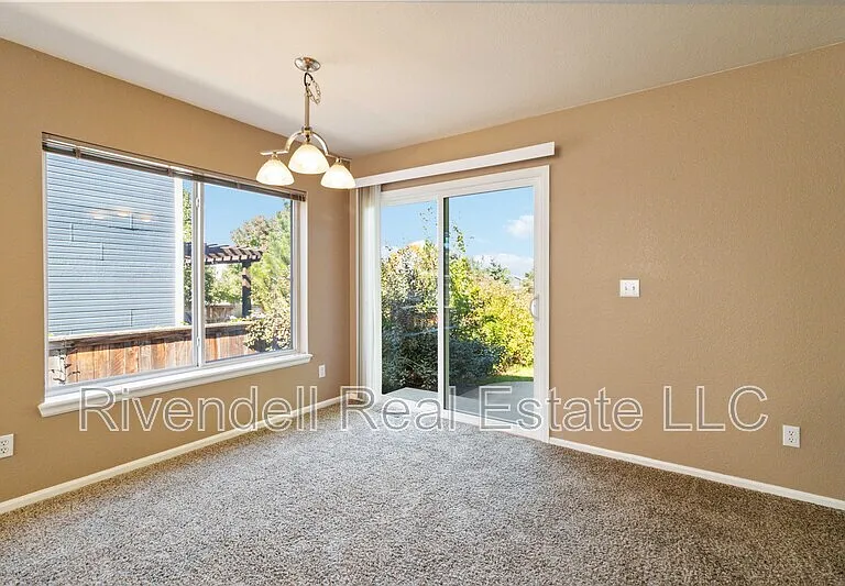 1529 Spring Water Way — Photo 3