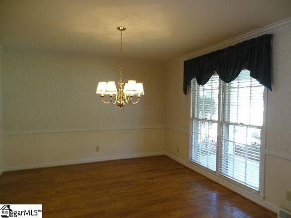 5th image of 6 Stonehedge Dr