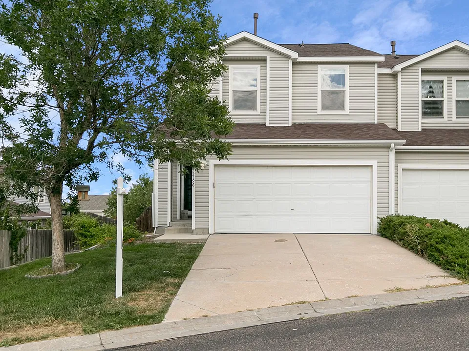 22196 E Berry Pl