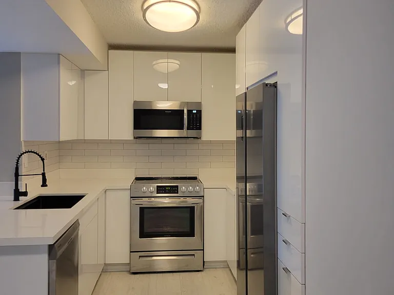 251 Palm Cir W #201 — Photo 3