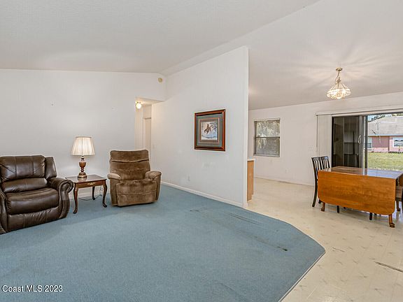 3rd image of 1019 Wyoming Dr SE