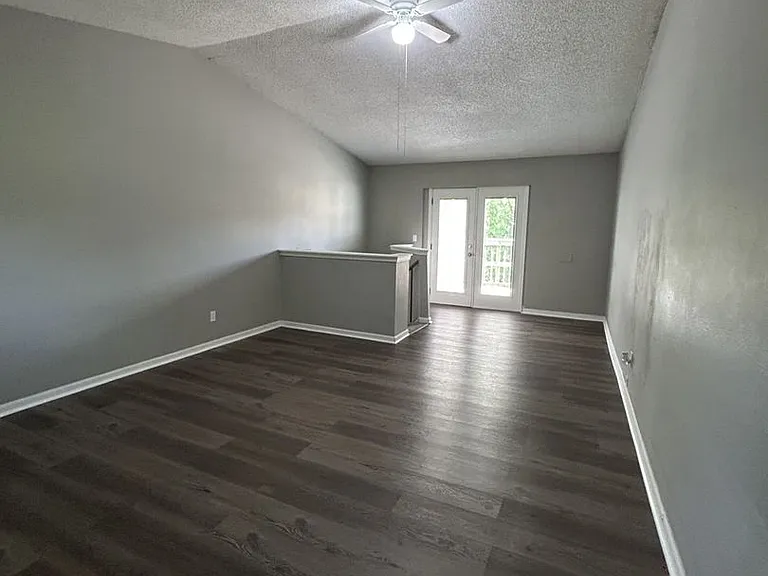 1116 S Elm St — Photo 14