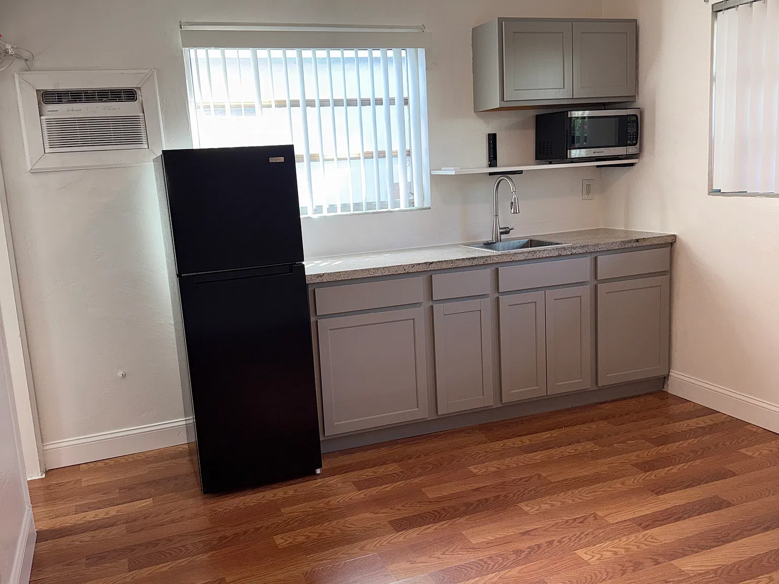 1518 Grant St — Photo 3
