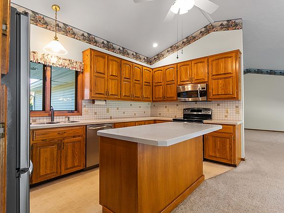 3rd image of 7123 Rolling Hills Dr
