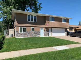 632 Birchwood Dr, Bismarck, ND 58504