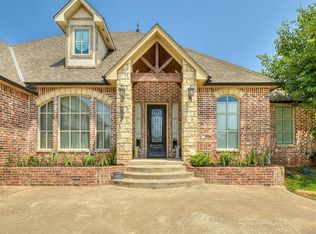 376 Cambridge Rd, Midwest City, OK 73130