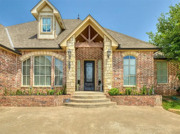 376 Cambridge Rd, Midwest City, OK 73130