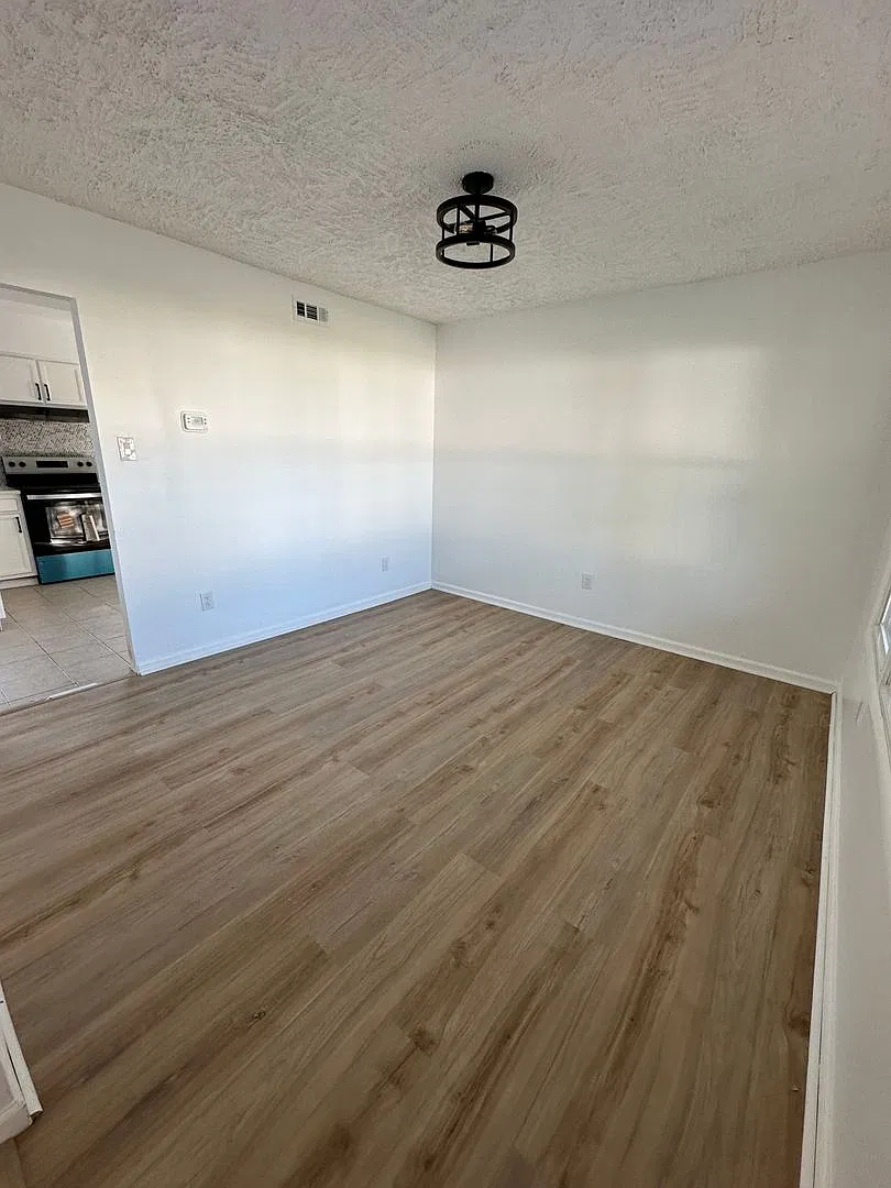 Fantastic 2 Story Colonial Single-Family Home — Photo 4