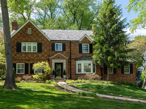 43 Fair Oaks Dr, Saint Louis, MO 63124