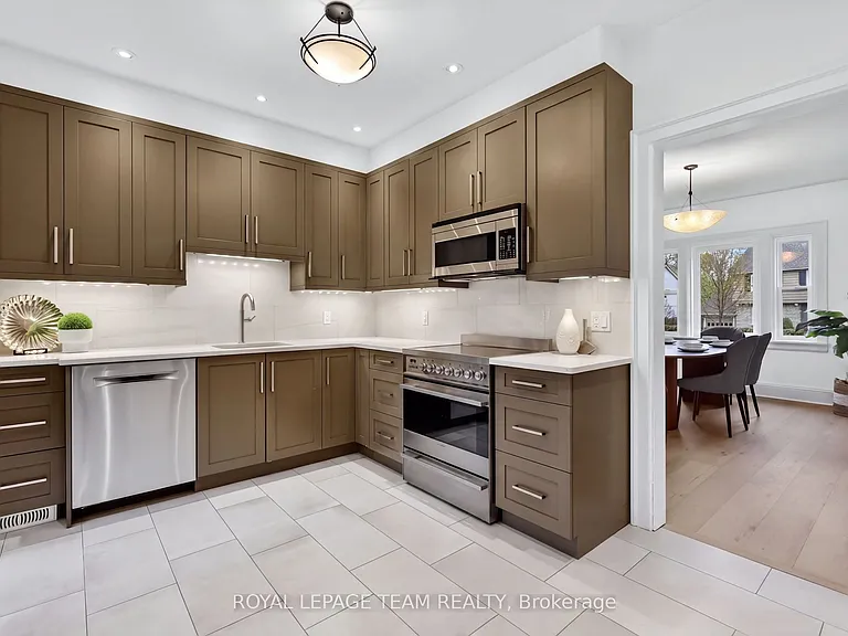 131 Acacia Ave — Photo 12