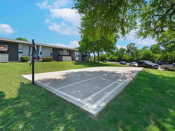 2704 S Cockrell Hill Rd #16480760, Dallas, TX 75211 | Zillow