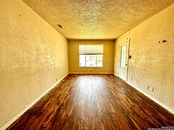4th image of 327 COSGROVE ST