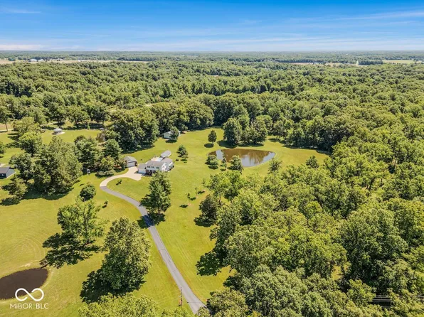 7221 S Sprague Rd, Columbus, IN 47201