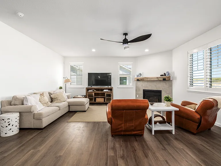 943 W Hopkins Dr — Photo 11