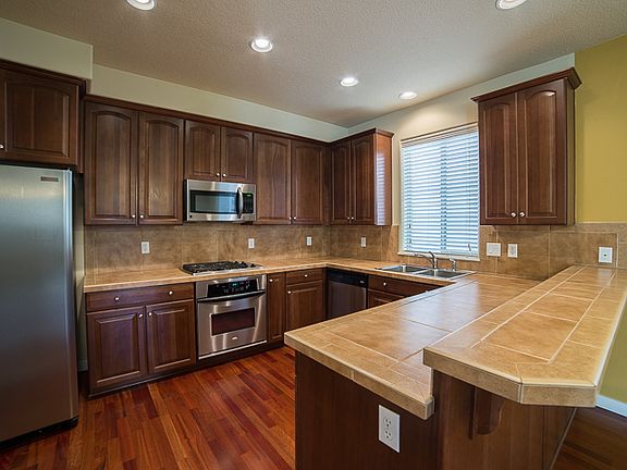 2nd image of 226 NE Greenridge Ter