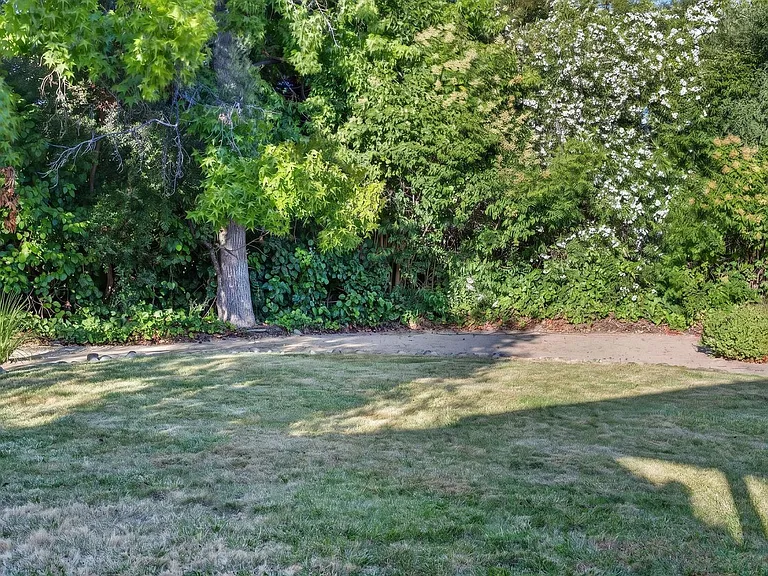 1214 Kilarney Ln — Photo 30