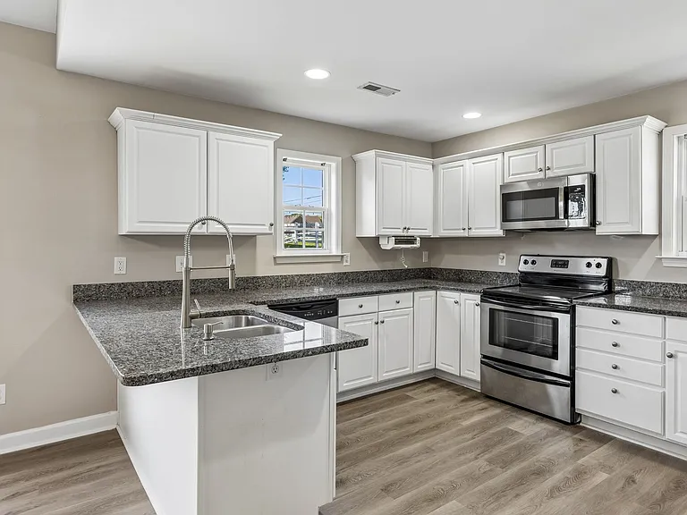 2601 Danbury Cir — Photo 15