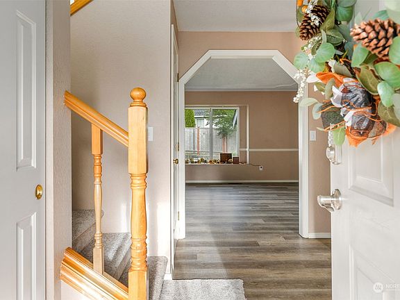 4th image of 1017 Kiwi Court NW