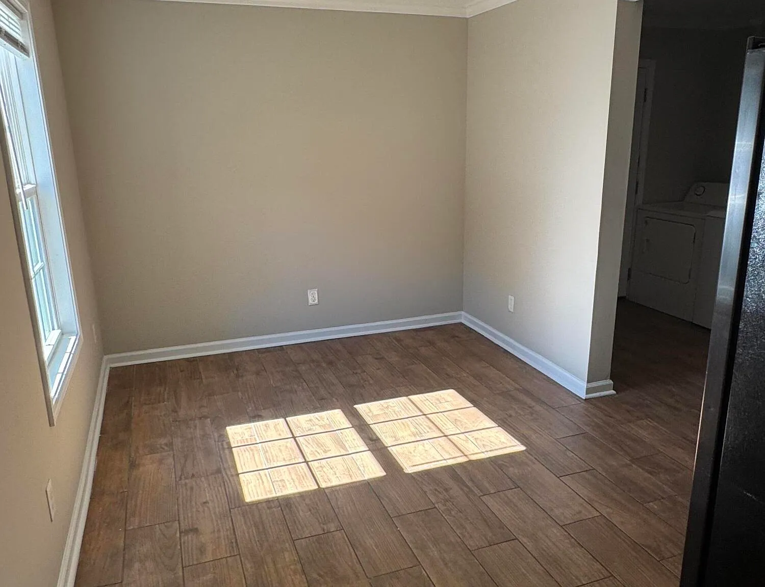 3 bed, 1.0 bath, 1152 sqft, $1,500 — Photo 2